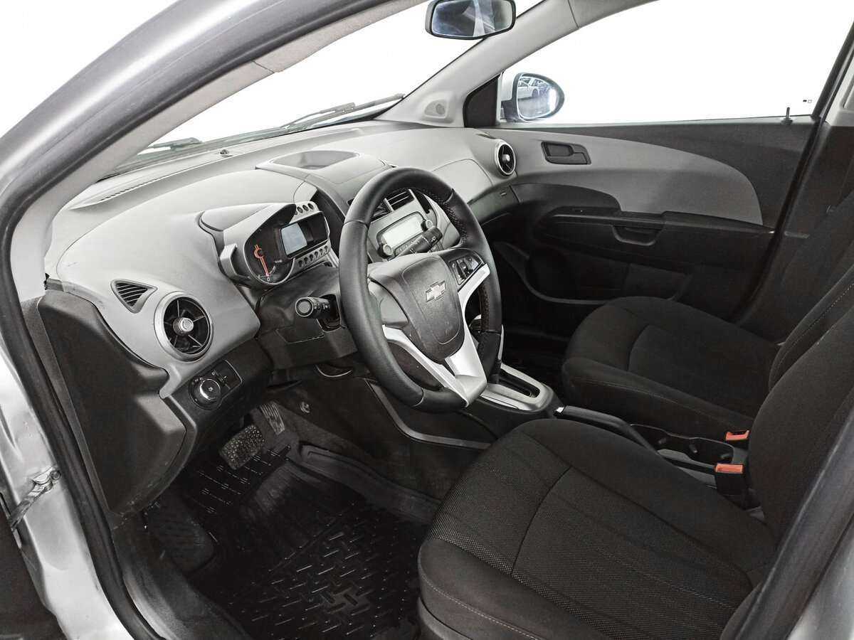 Chevrolet Aveo с пробегом — 2013 год. Фото: #13