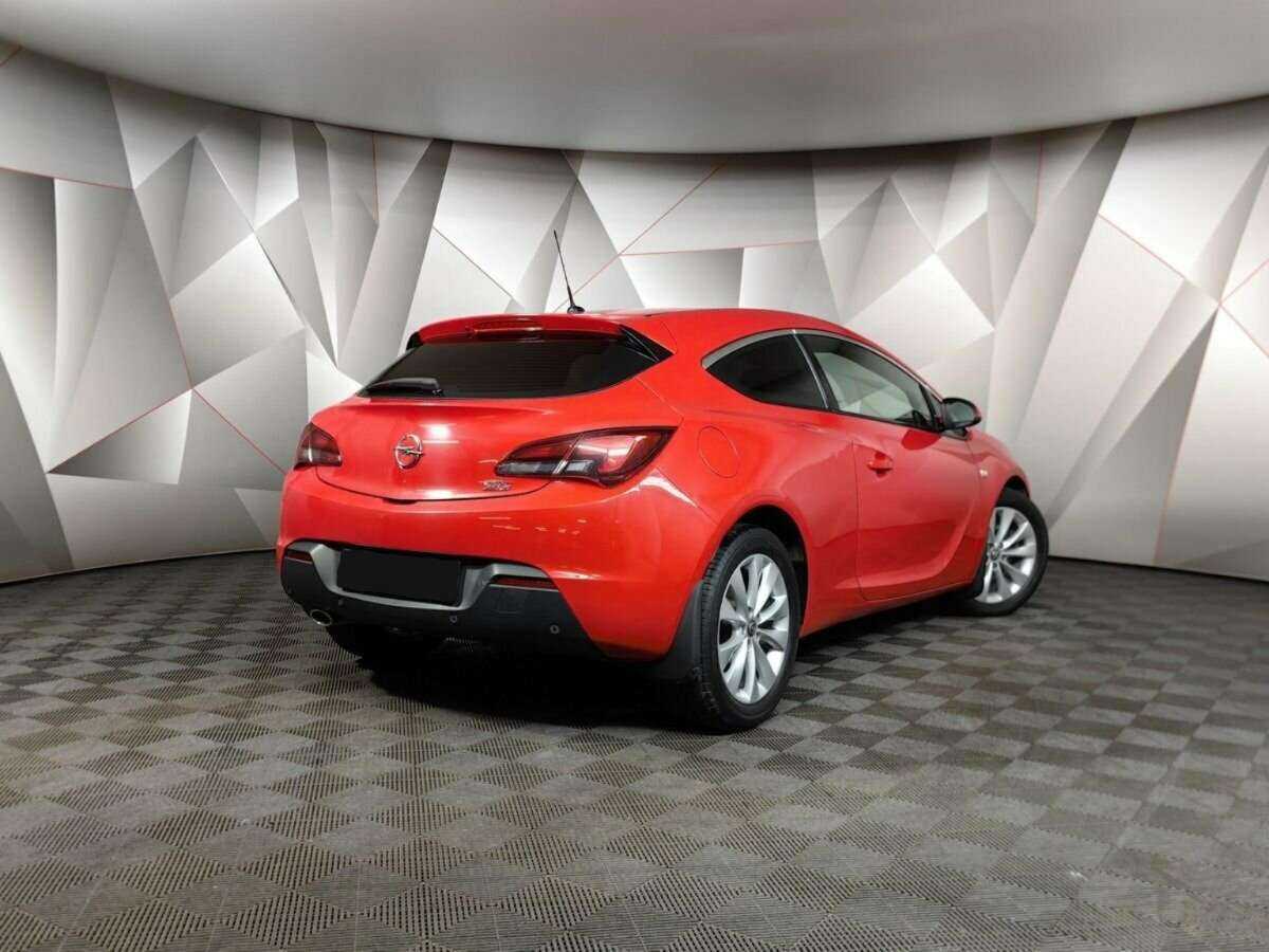 Opel Astra с пробегом — 2012 год. Фото: #1