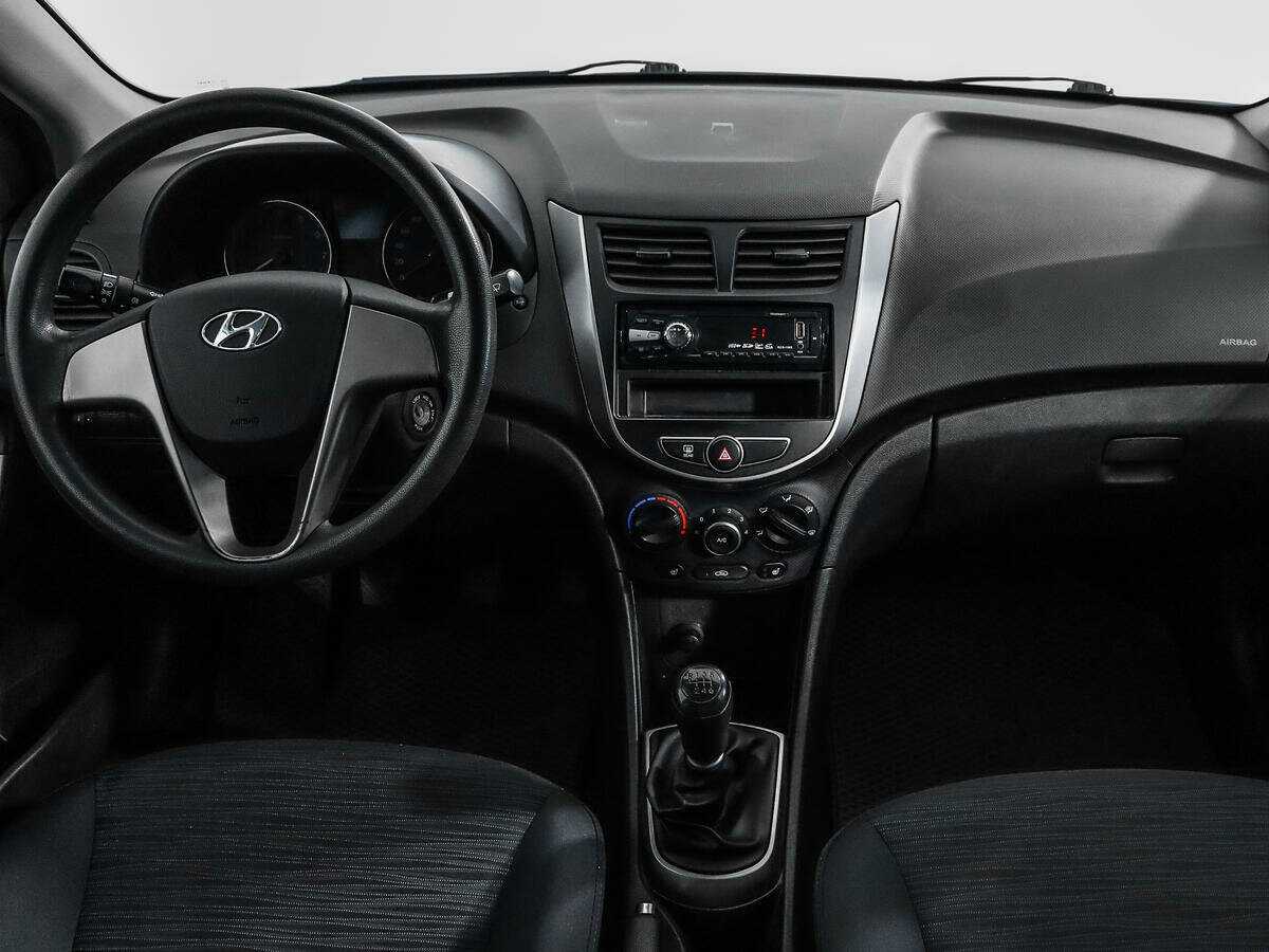 Hyundai Solaris с пробегом — 2016 год. Фото: #9