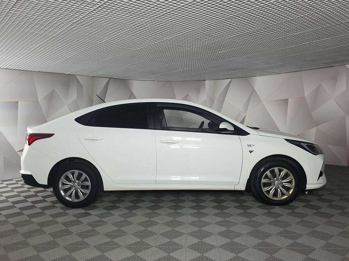 Hyundai Solaris с пробегом — 2021 год. Фото: #3