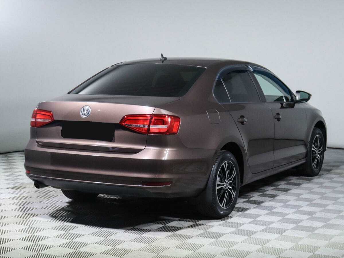Volkswagen Jetta с пробегом — 2015 год. Фото: #3