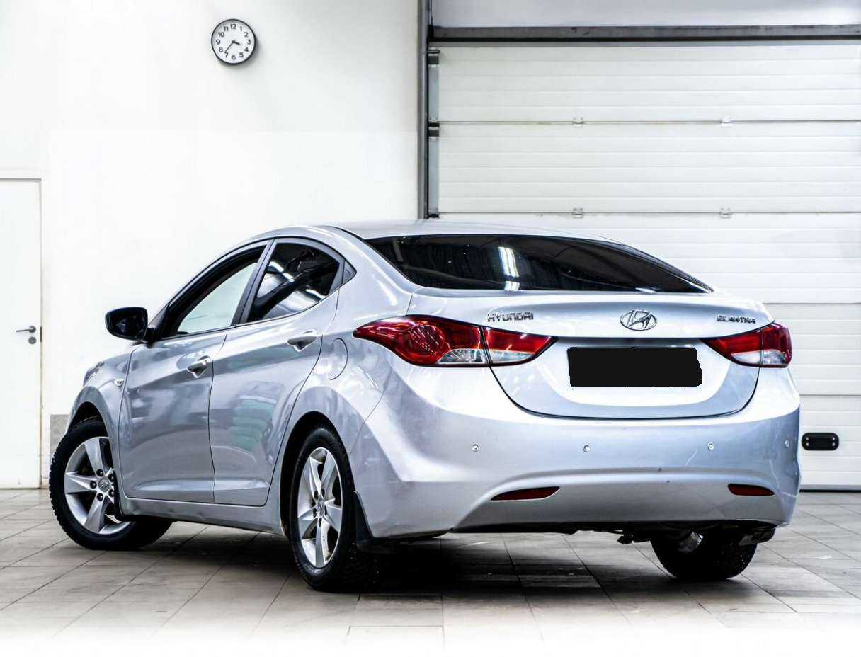 Hyundai Elantra с пробегом — 2012 год. Фото: #3