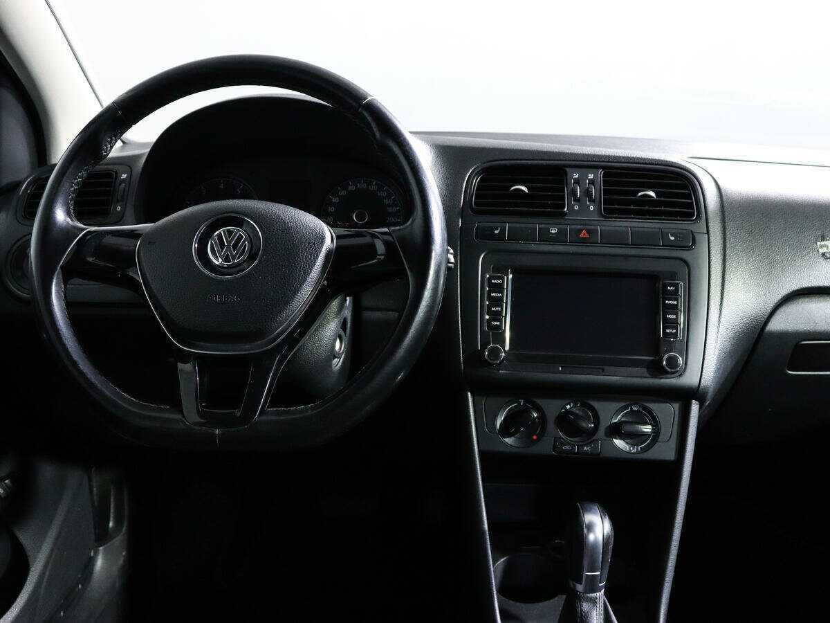 Volkswagen Polo с пробегом — 2016 год. Фото: #10