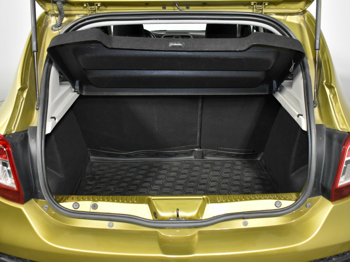 Renault Sandero с пробегом — 2017 год. Фото: #16