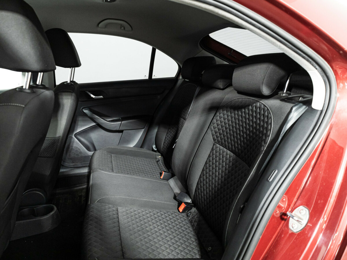 Skoda Rapid с пробегом — 2016 год. Фото: #9