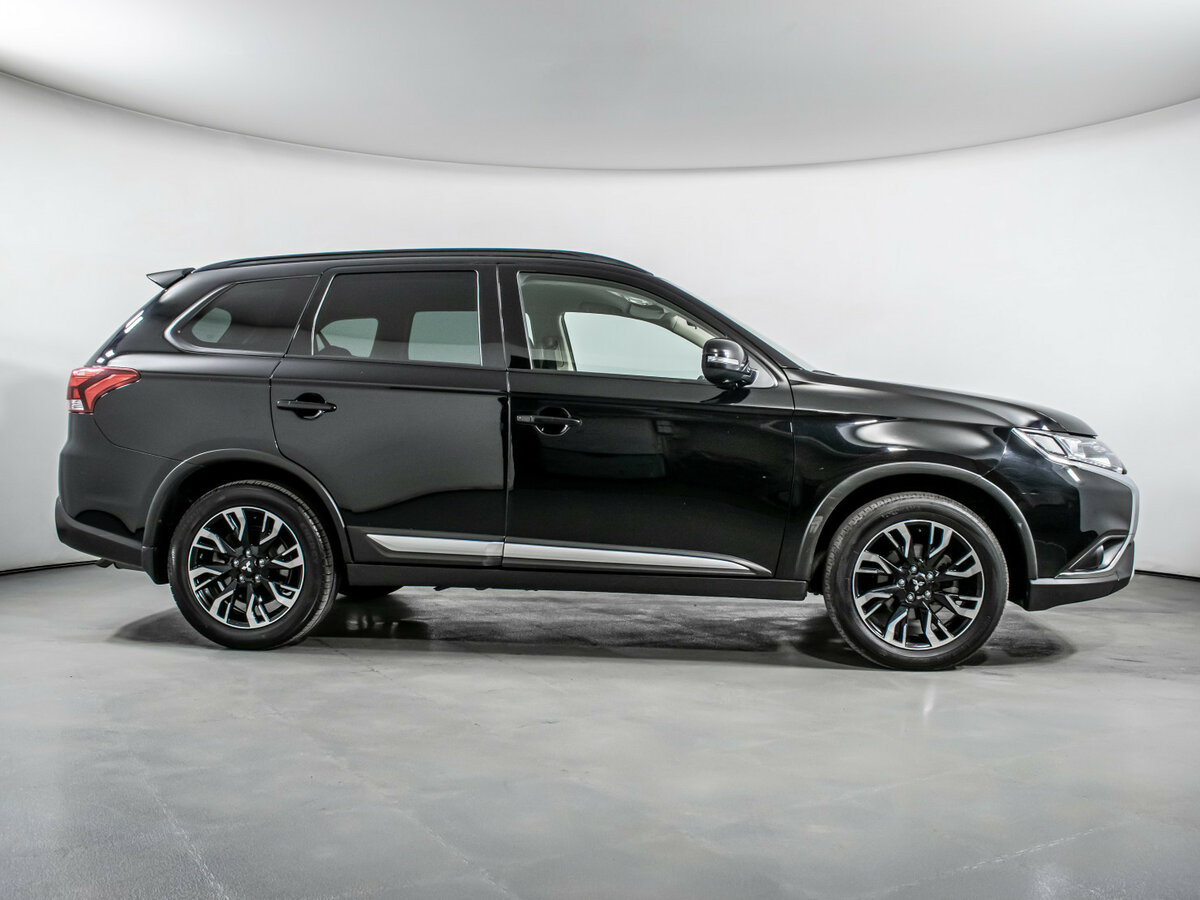 Mitsubishi Outlander с пробегом — 2022 год. Фото: #3
