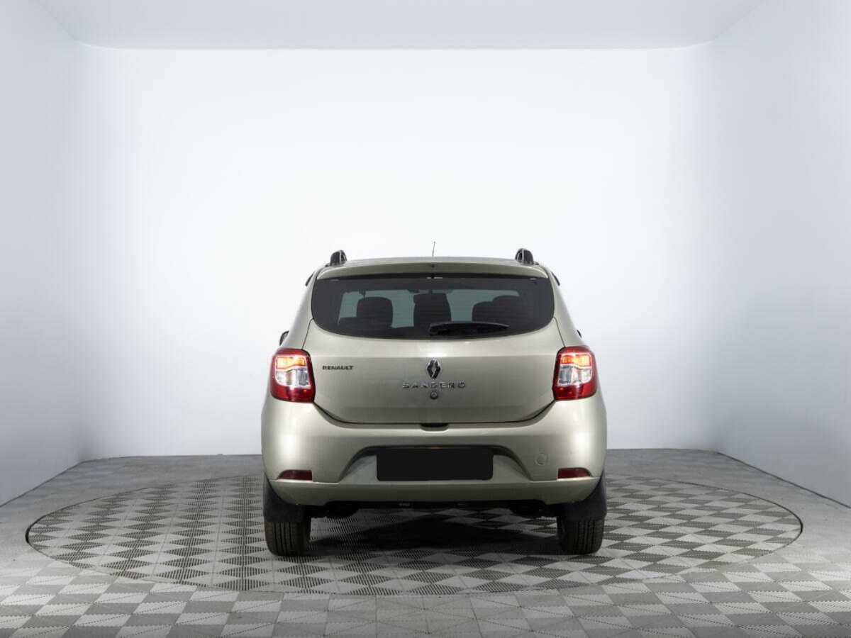 Renault Sandero с пробегом — 2015 год. Фото: #5