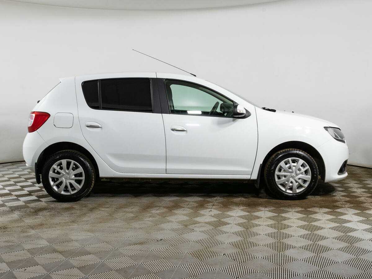 Renault Sandero с пробегом — 2017 год. Фото: #3