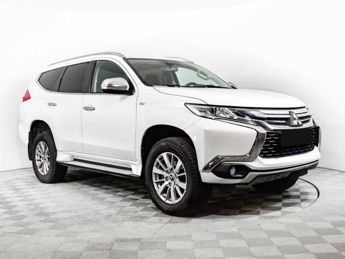 Mitsubishi Pajero Sport с пробегом — 2017 год. Фото: #2