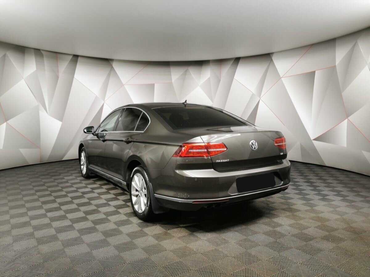 Volkswagen Passat с пробегом — 2018 год. Фото: #3