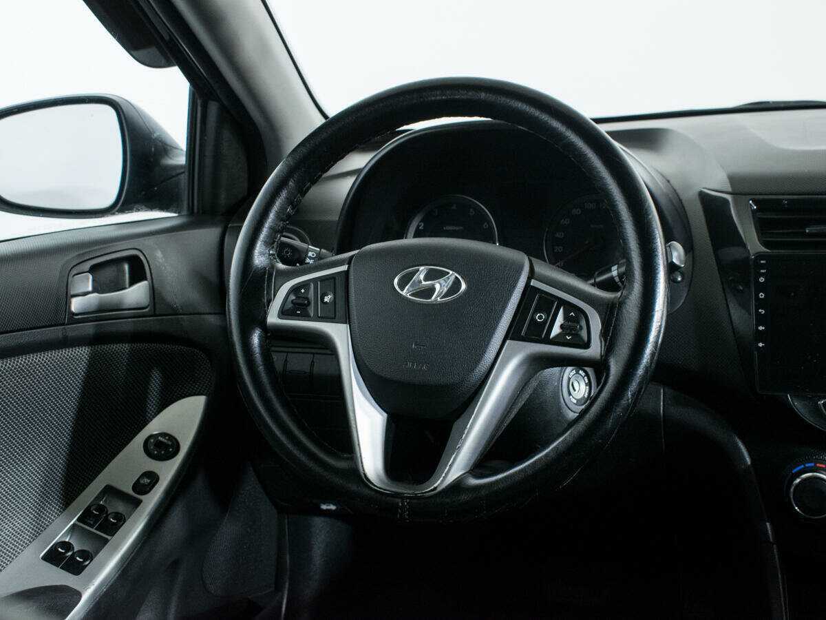 Hyundai Solaris с пробегом — 2014 год. Фото: #13