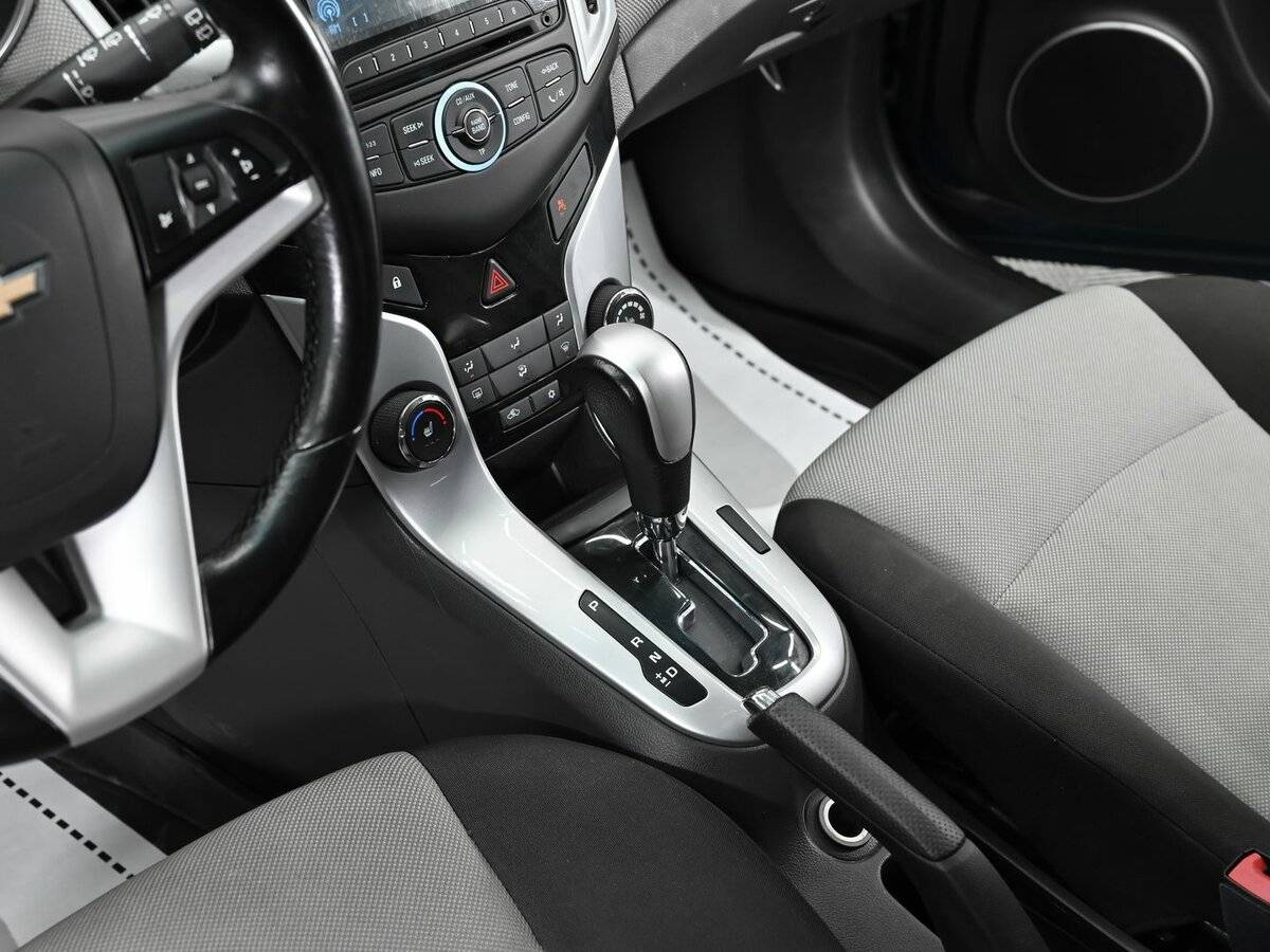 Chevrolet Cruze с пробегом — 2012 год. Фото: #9