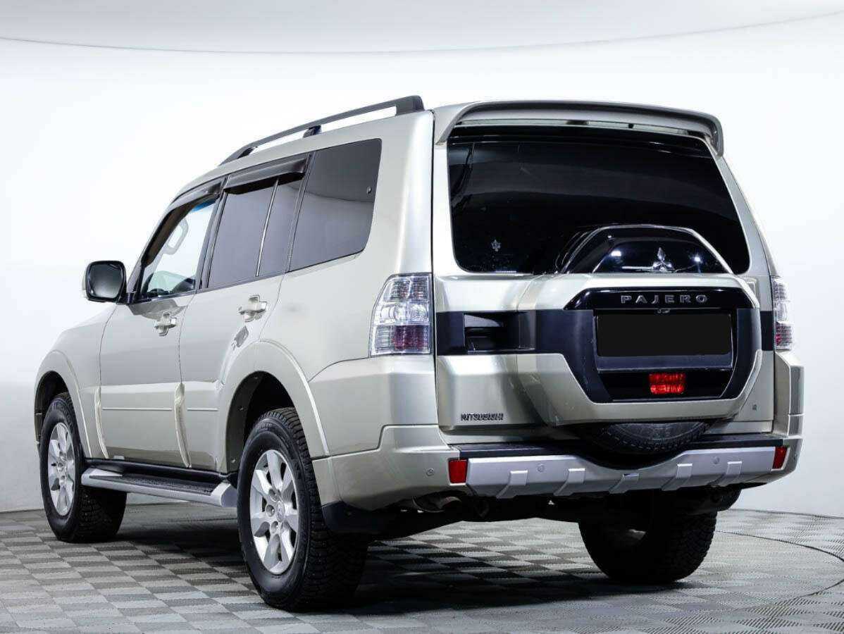 Mitsubishi Pajero с пробегом — 2014 год. Фото: #5