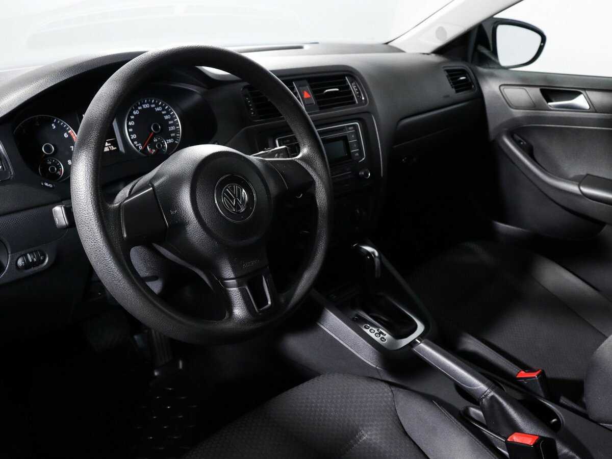 Volkswagen Jetta с пробегом — 2013 год. Фото: #10