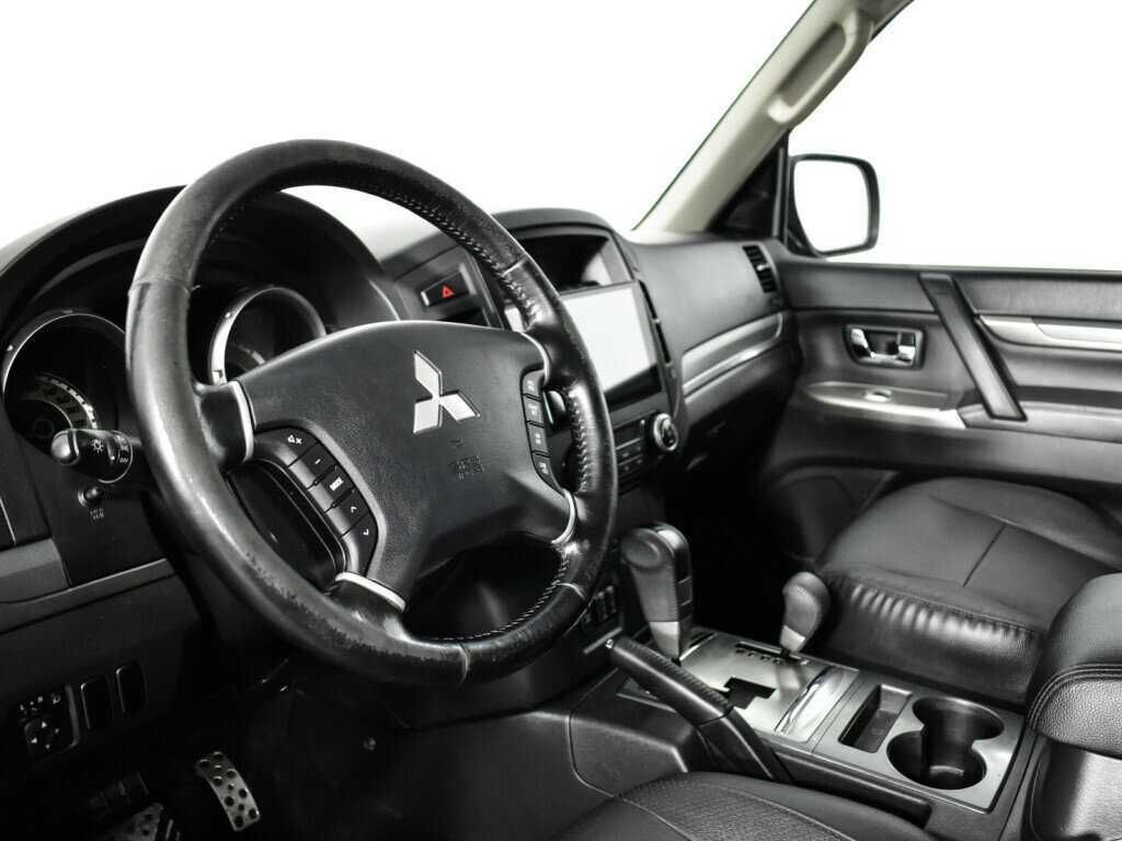 Mitsubishi Pajero с пробегом — 2014 год. Фото: #12