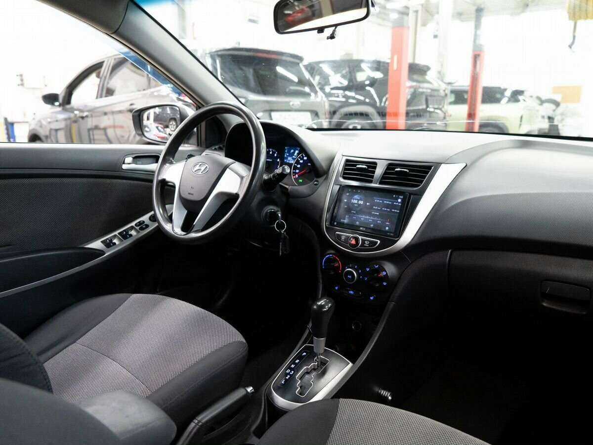 Hyundai Solaris с пробегом — 2013 год. Фото: #13