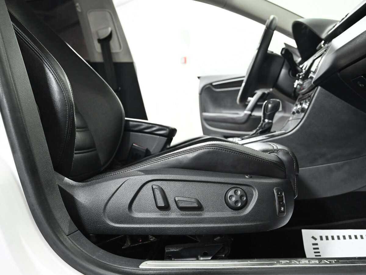 Volkswagen Passat CC с пробегом — 2012 год. Фото: #9