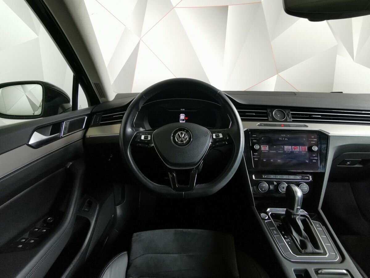 Volkswagen Passat с пробегом — 2019 год. Фото: #14