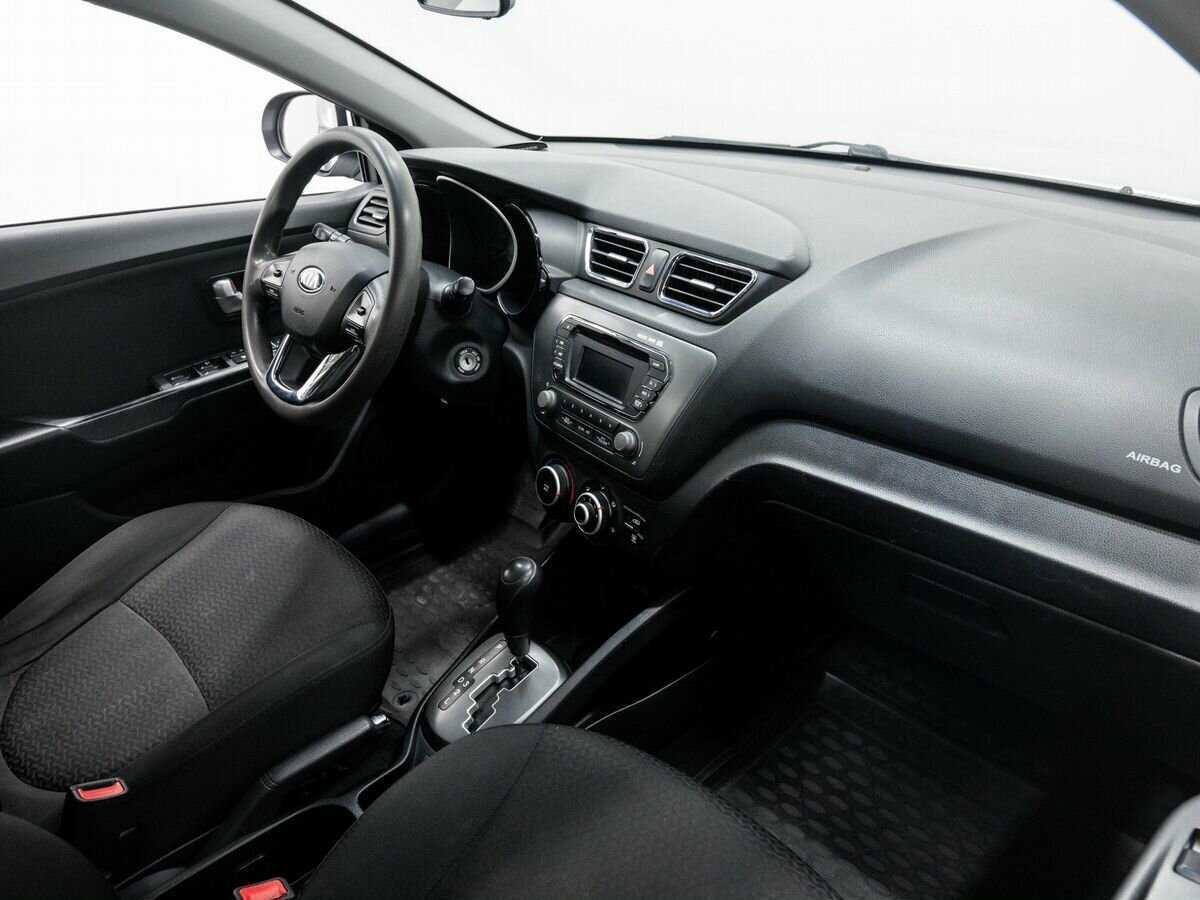 Kia Rio с пробегом — 2013 год. Фото: #6