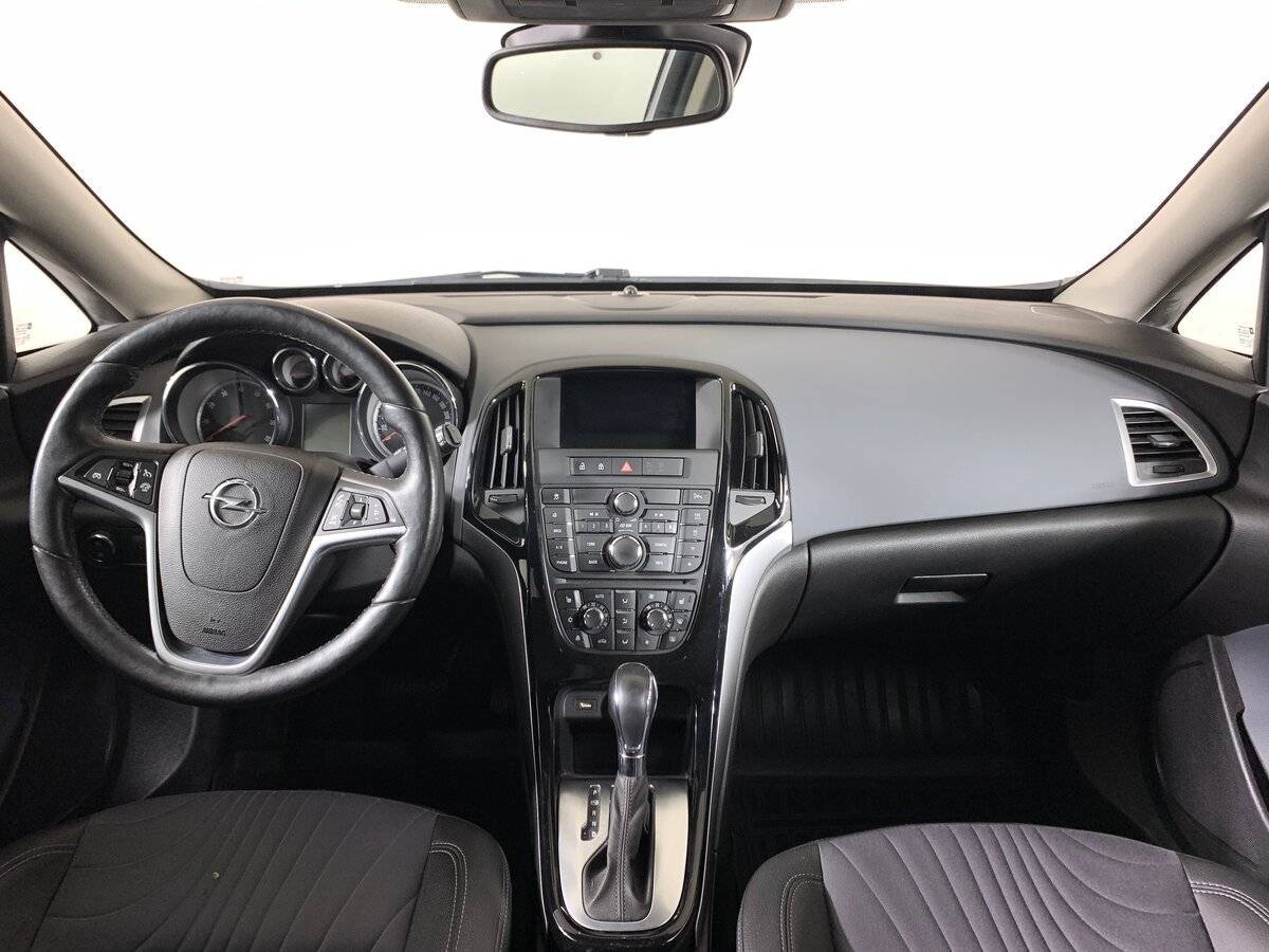 Opel Astra с пробегом — 2014 год. Фото: #11
