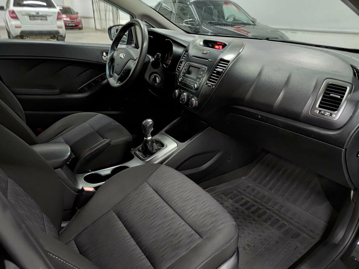 Kia Cerato с пробегом — 2013 год. Фото: #10