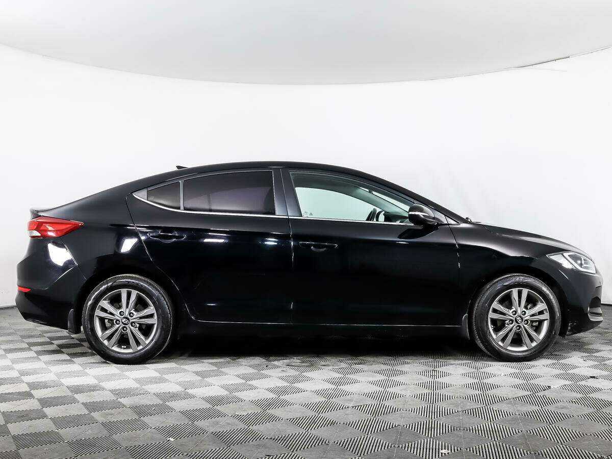 Hyundai Elantra с пробегом — 2017 год. Фото: #3