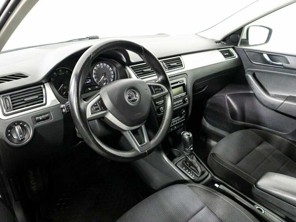Skoda Rapid с пробегом — 2015 год. Фото: #10