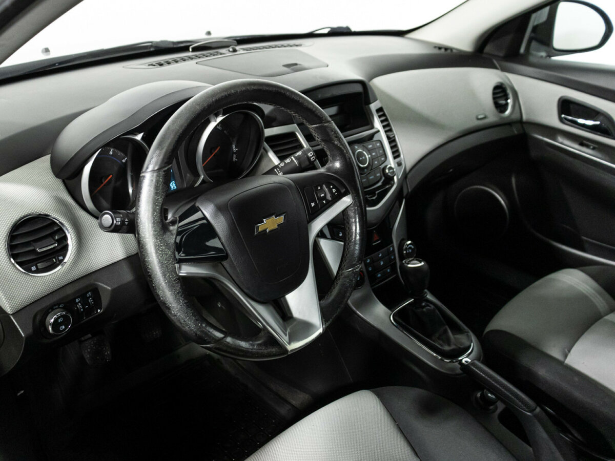 Chevrolet Cruze с пробегом — 2012 год. Фото: #10