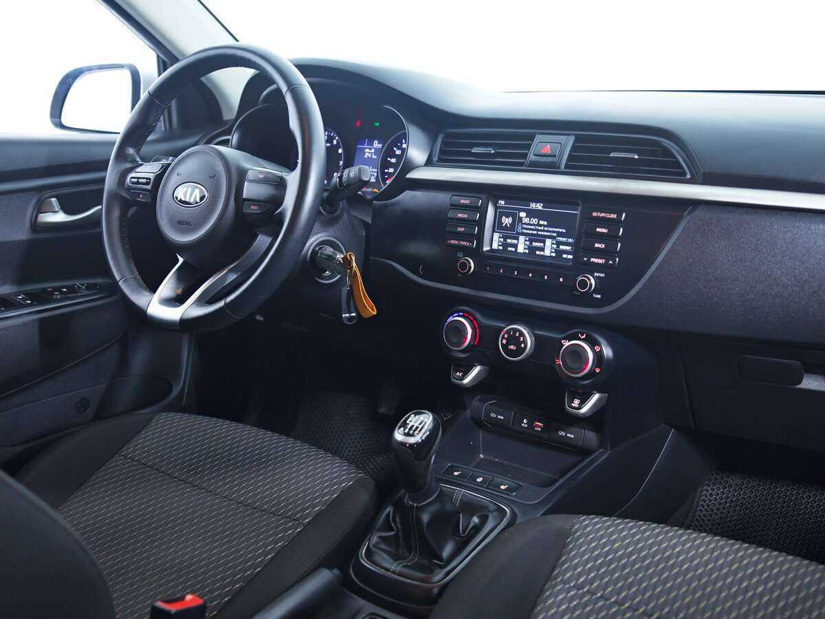 Kia Rio с пробегом — 2017 год. Фото: #11