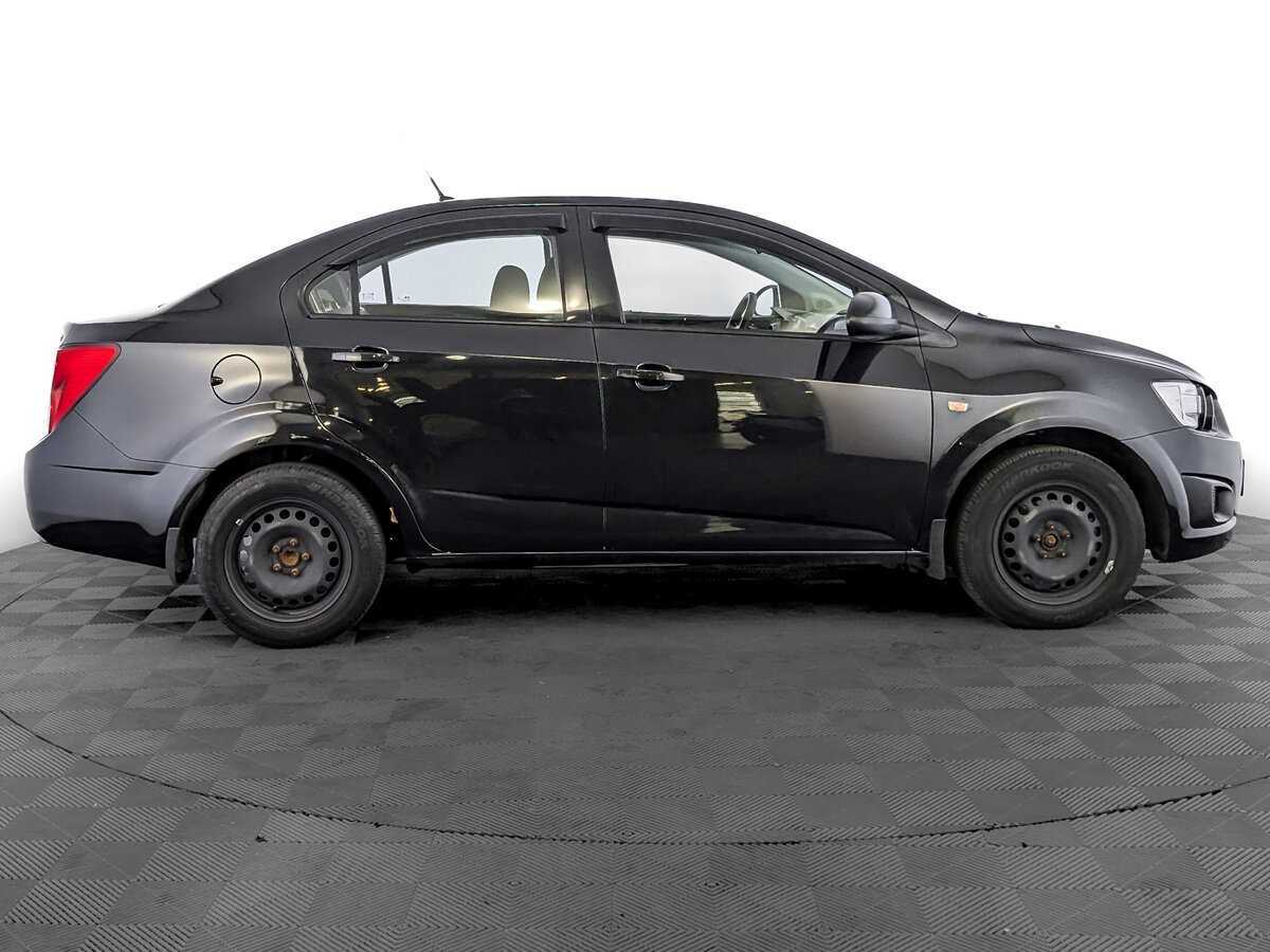 Chevrolet Aveo с пробегом — 2014 год. Фото: #3