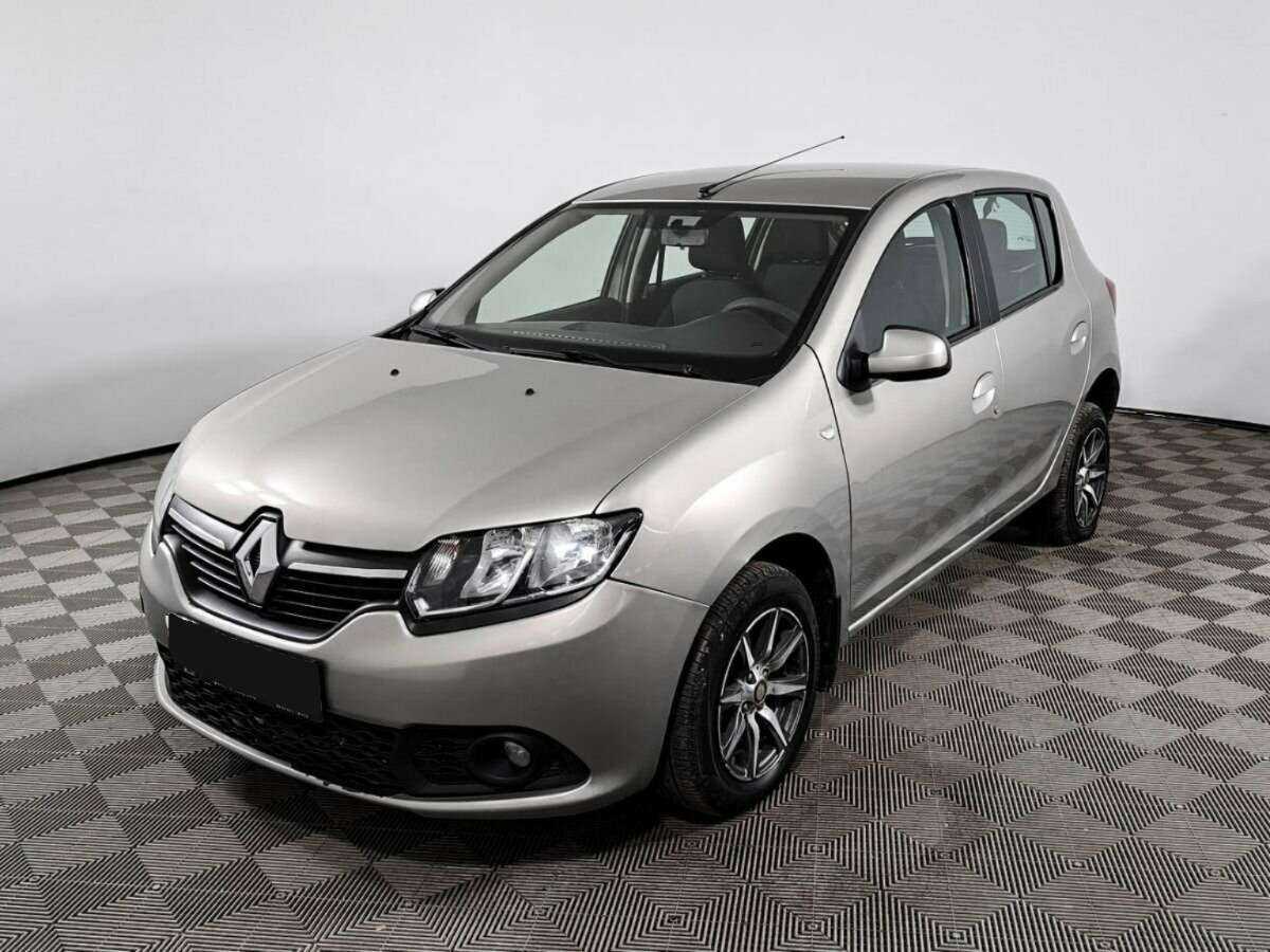Renault Sandero с пробегом — 2015 год. Фото: #0