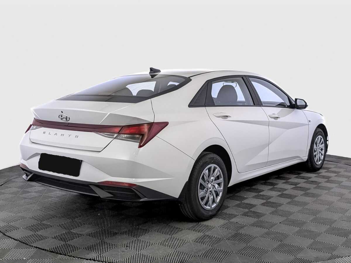 Hyundai Elantra с пробегом — 2021 год. Фото: #4