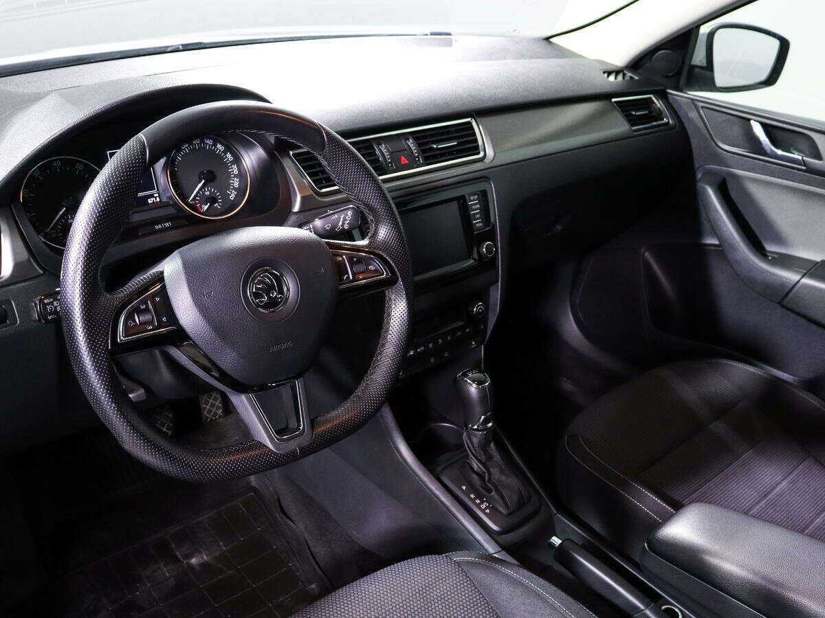 Skoda Rapid с пробегом — 2016 год. Фото: #11