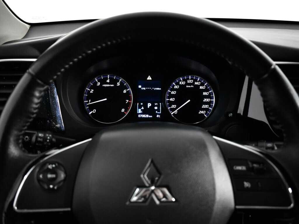 Mitsubishi Outlander с пробегом — 2020 год. Фото: #10