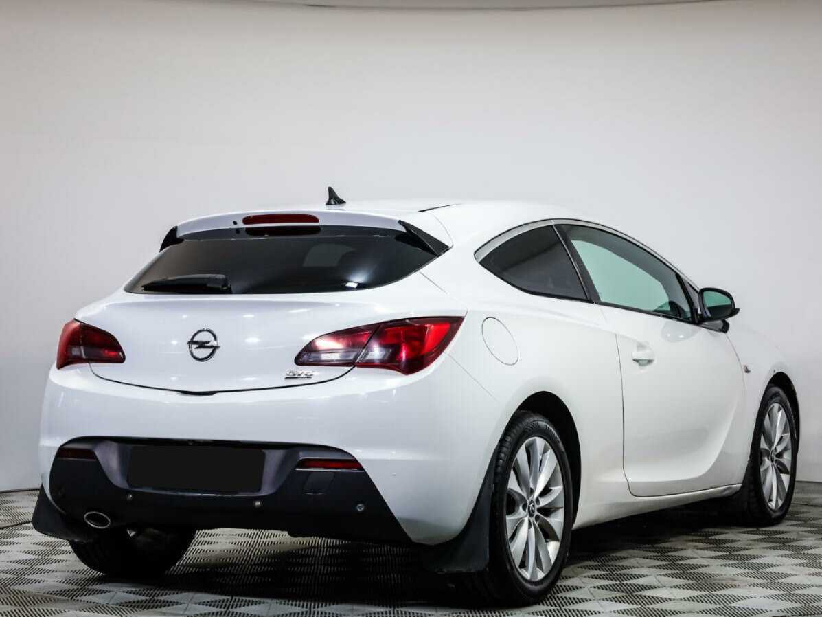 Opel Astra с пробегом — 2012 год. Фото: #3