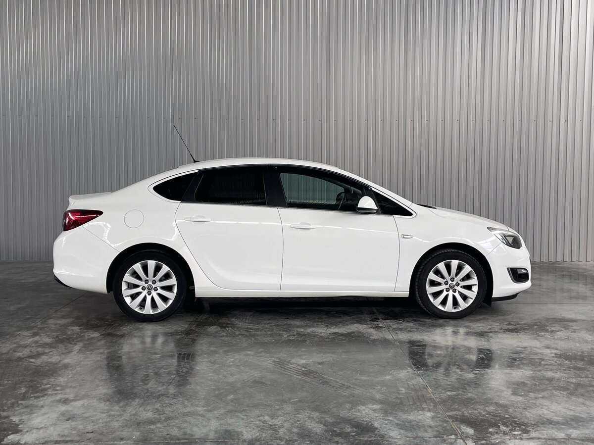 Opel Astra с пробегом — 2014 год. Фото: #3