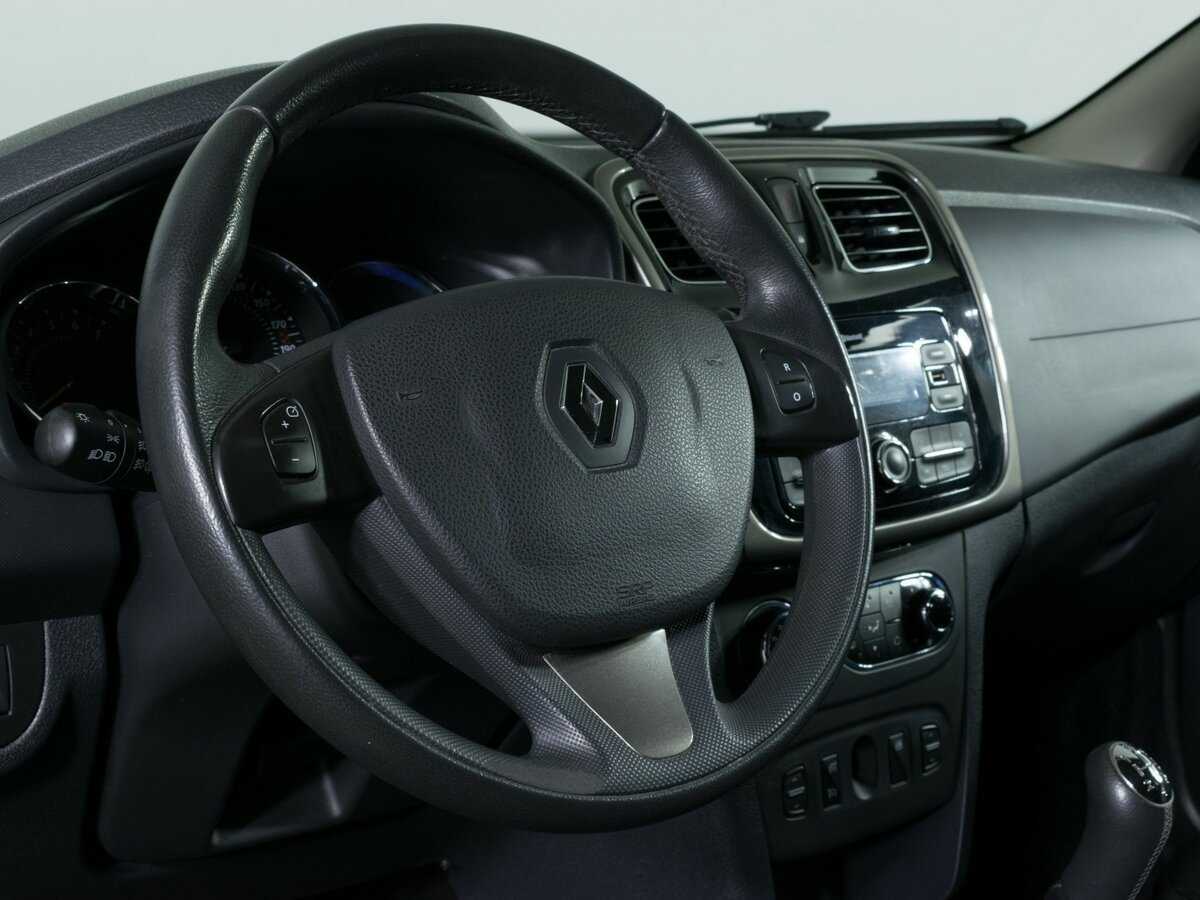 Renault Sandero с пробегом — 2017 год. Фото: #10
