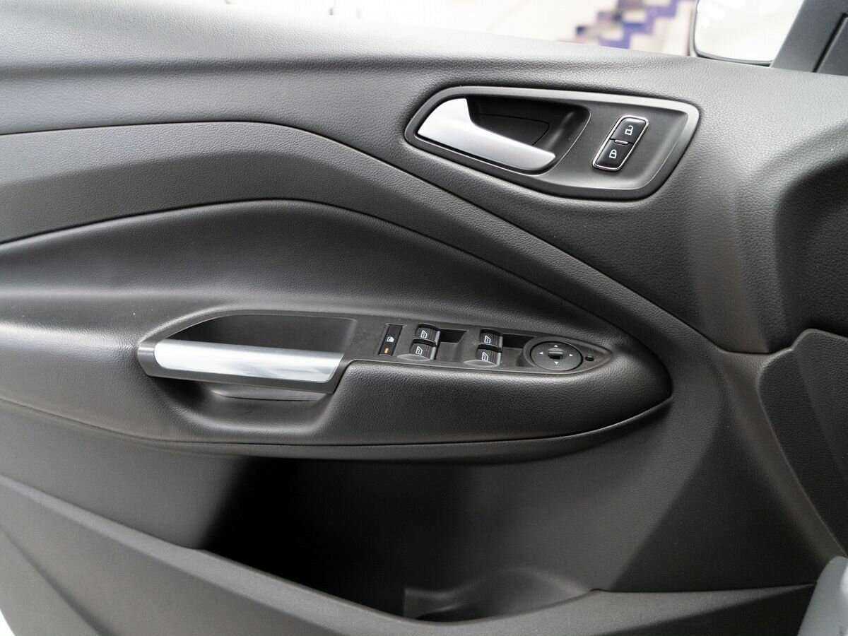 Ford Kuga с пробегом — 2015 год. Фото: #11