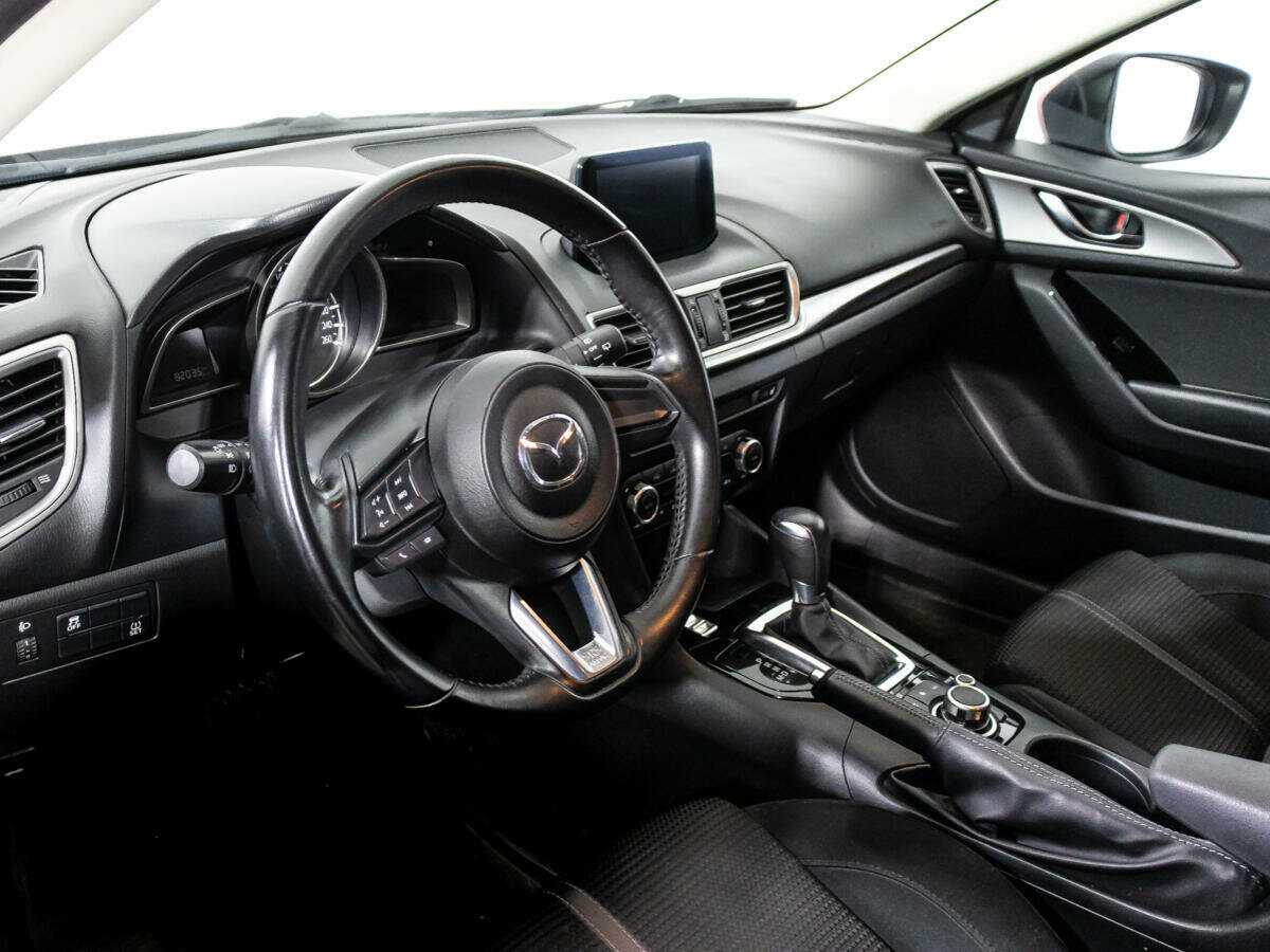 Mazda 3 с пробегом — 2016 год. Фото: #10