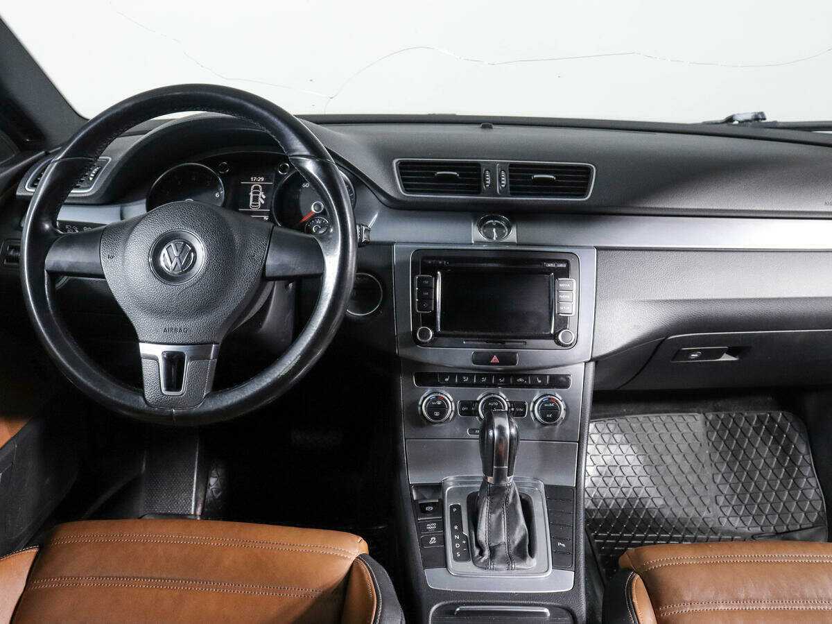 Volkswagen Passat CC с пробегом — 2013 год. Фото: #9