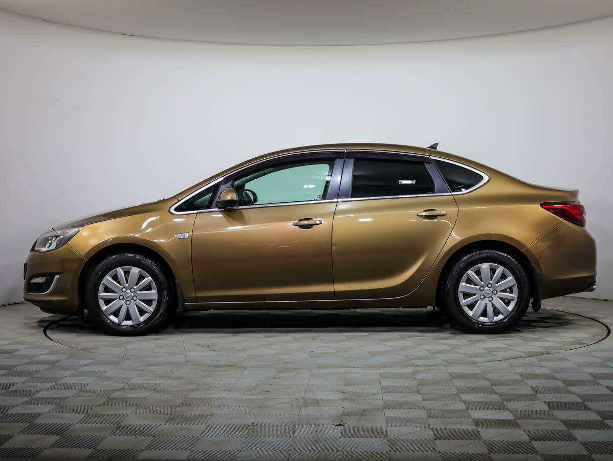 Opel Astra с пробегом — 2015 год. Фото: #6