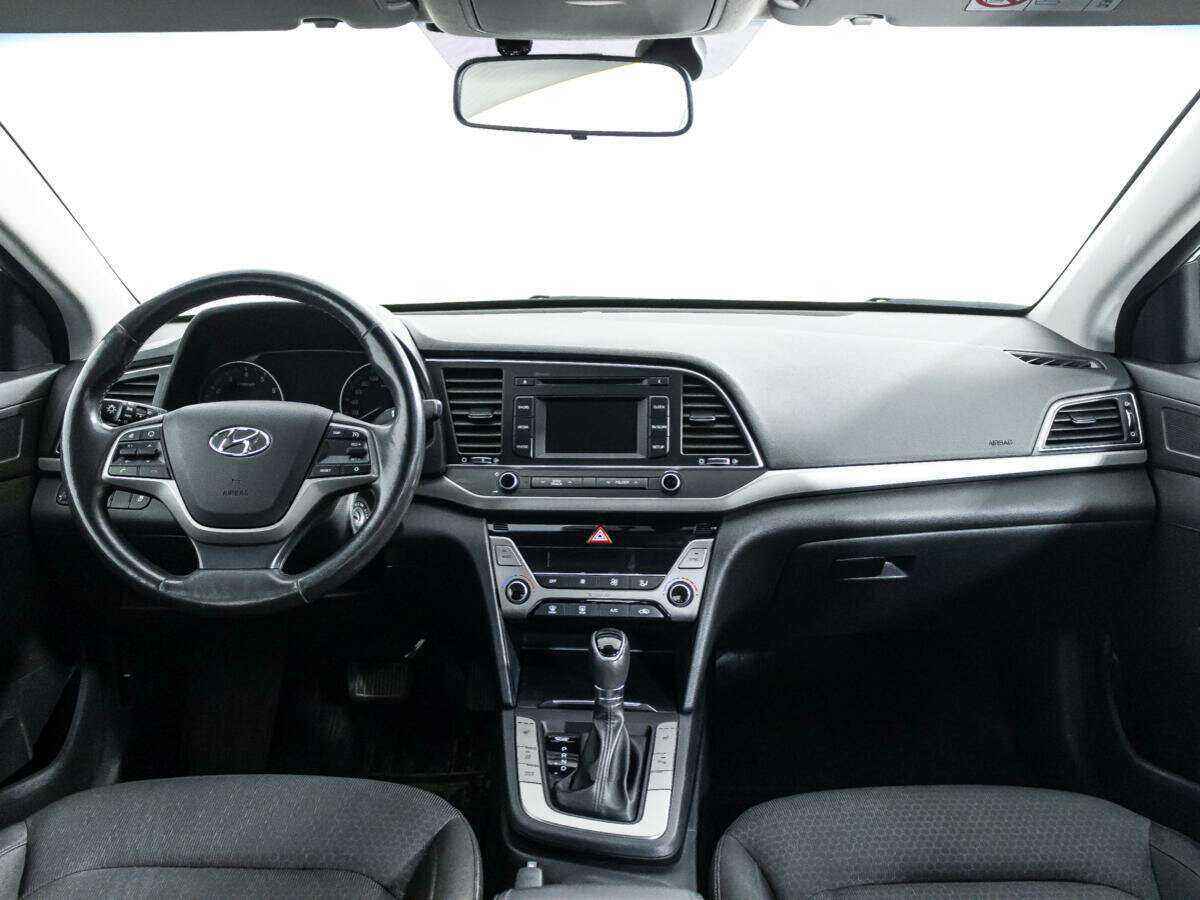 Hyundai Elantra с пробегом — 2017 год. Фото: #12