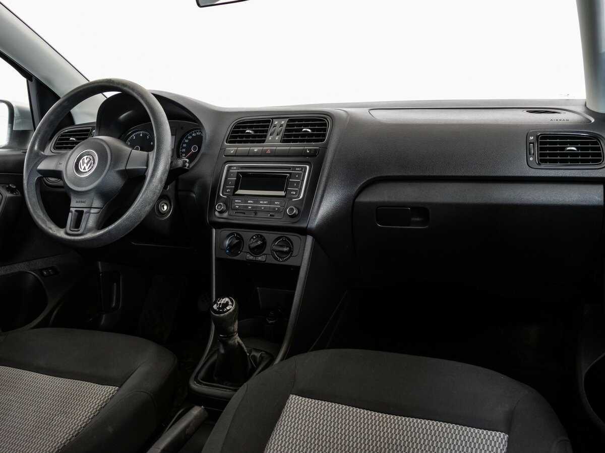 Volkswagen Polo с пробегом — 2013 год. Фото: #6