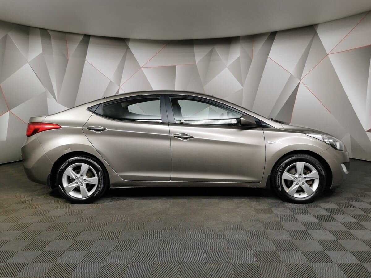 Hyundai Elantra с пробегом — 2012 год. Фото: #5