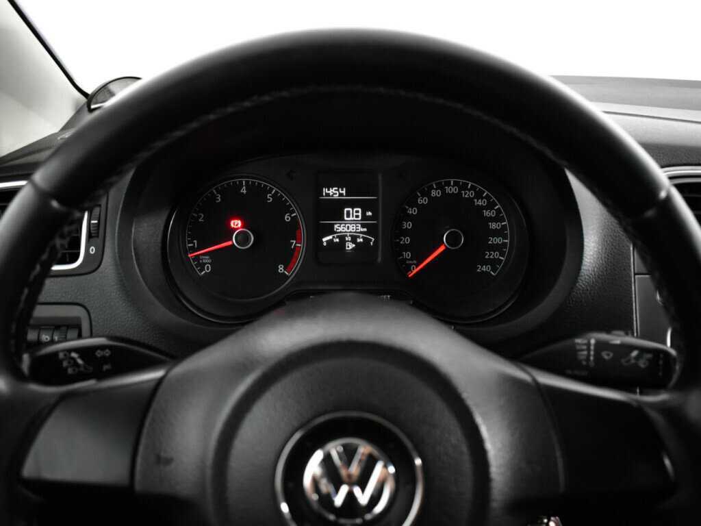 Volkswagen Polo с пробегом — 2015 год. Фото: #10