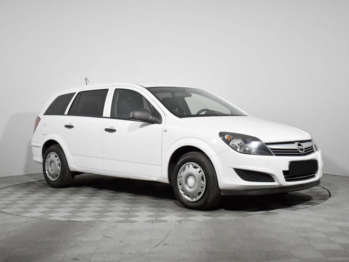 Opel Astra с пробегом — 2013 год. Фото: #2
