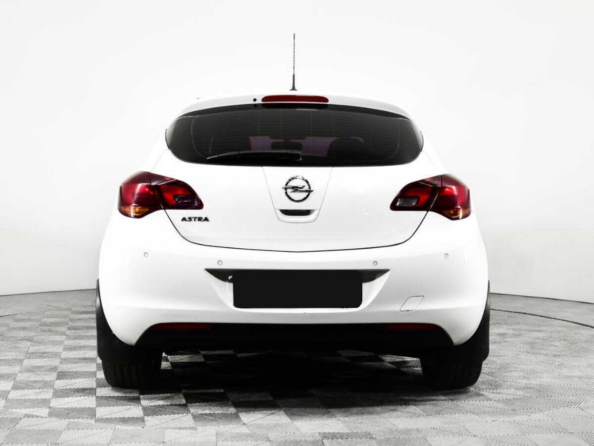 Opel Astra с пробегом — 2012 год. Фото: #4