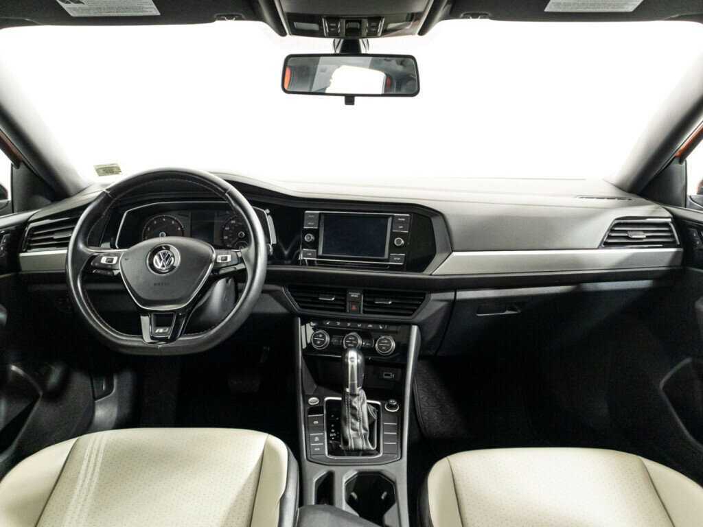 Volkswagen Jetta с пробегом — 2018 год. Фото: #12