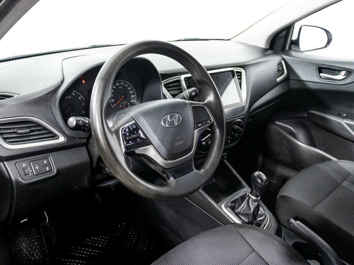 Hyundai Solaris с пробегом — 2017 год. Фото: #10