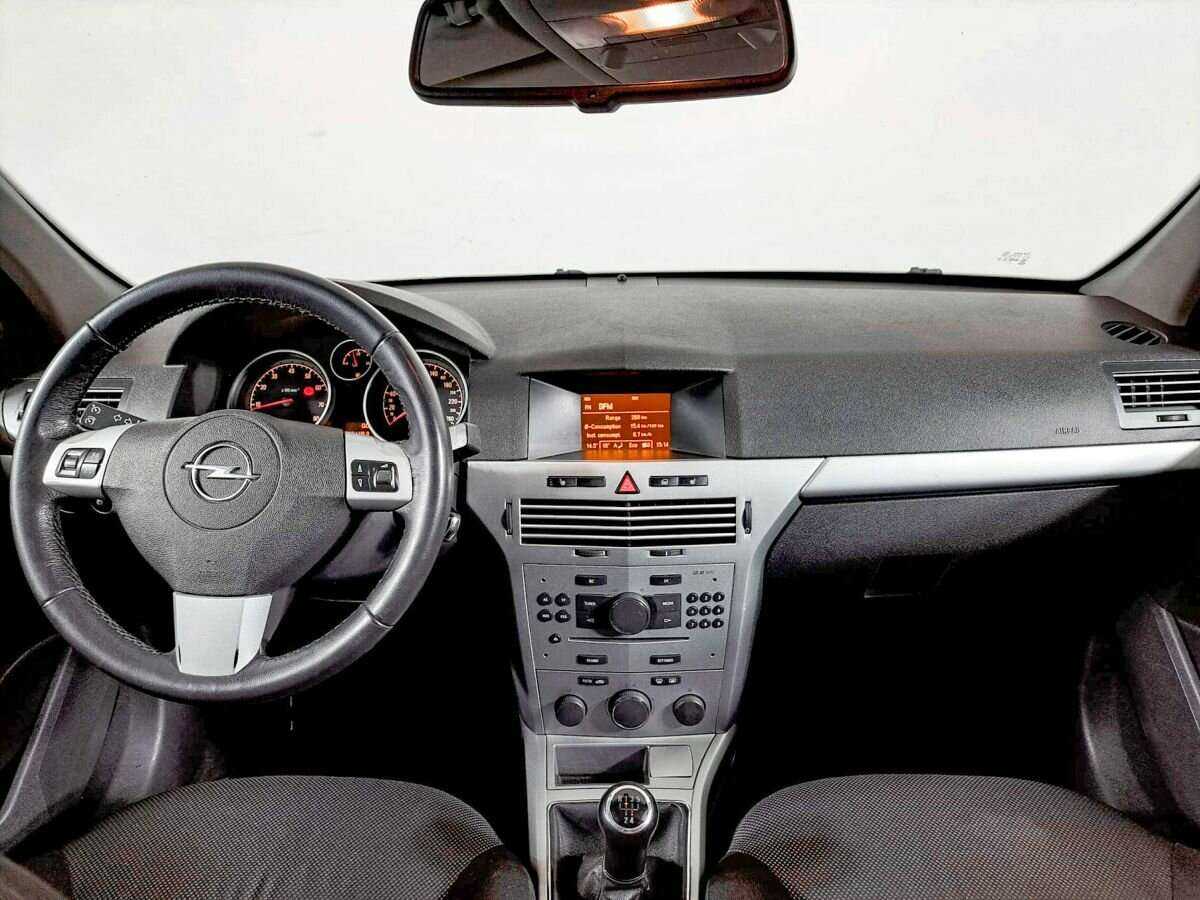 Opel Astra с пробегом — 2013 год. Фото: #12